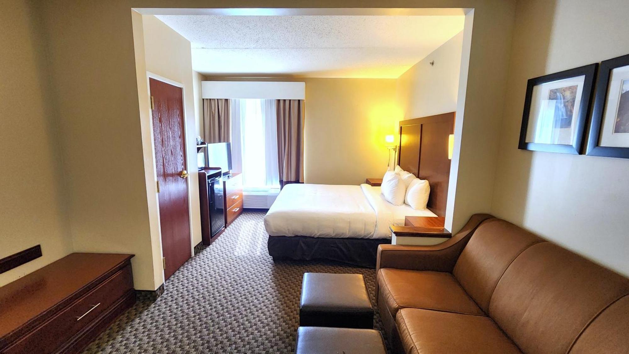 Comfort Inn & Suites Mount Pocono Exterior photo