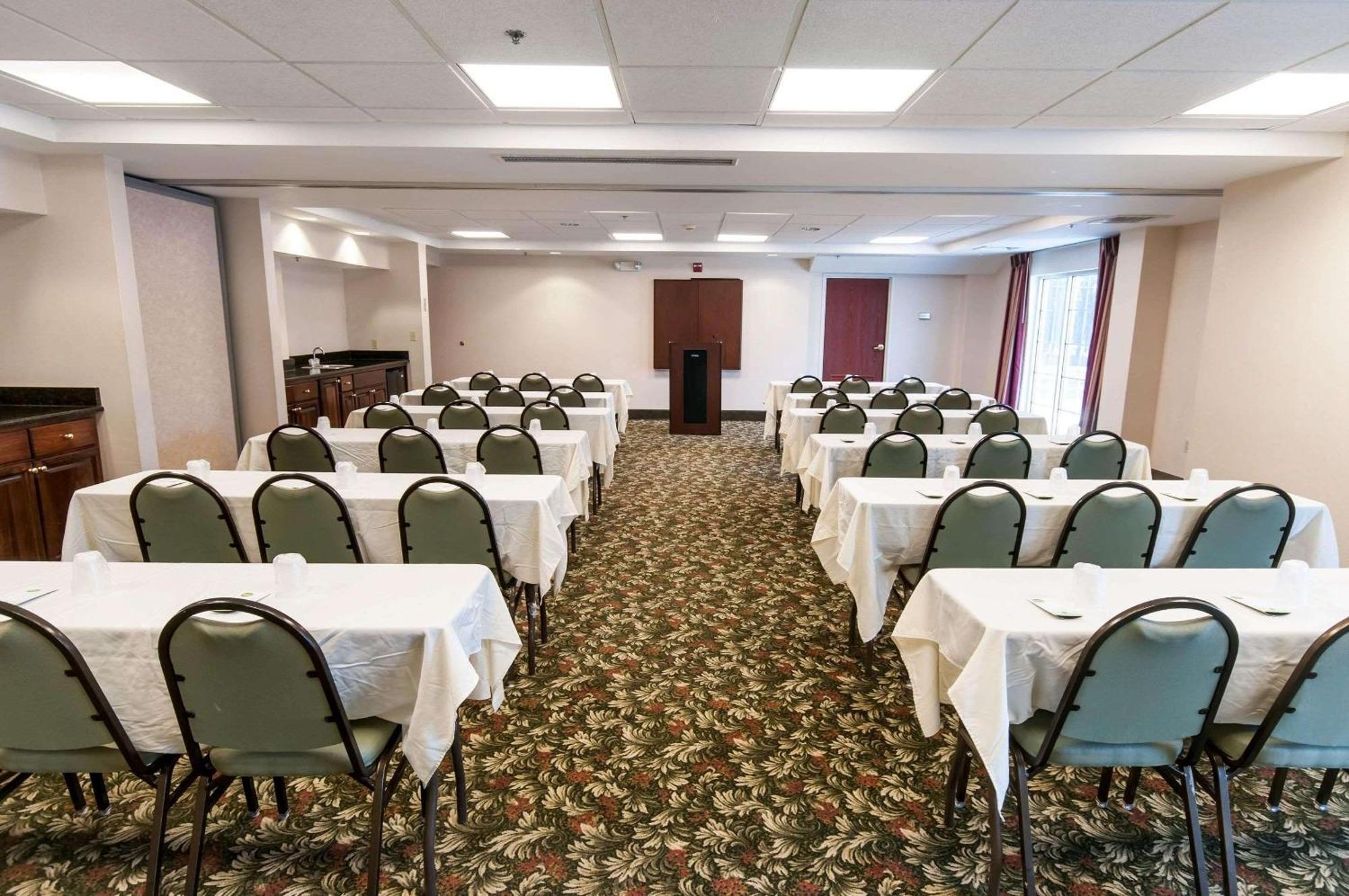 Comfort Inn & Suites Mount Pocono Exterior photo