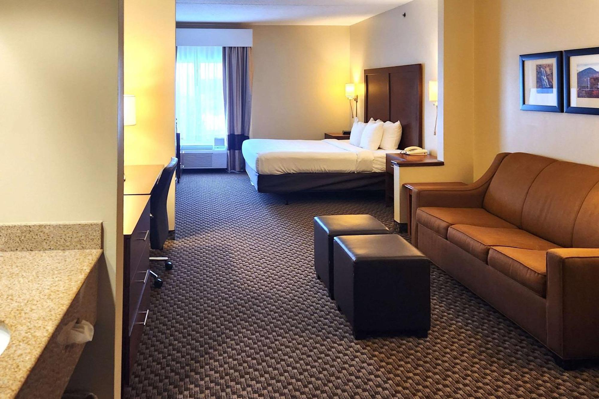 Comfort Inn & Suites Mount Pocono Exterior photo