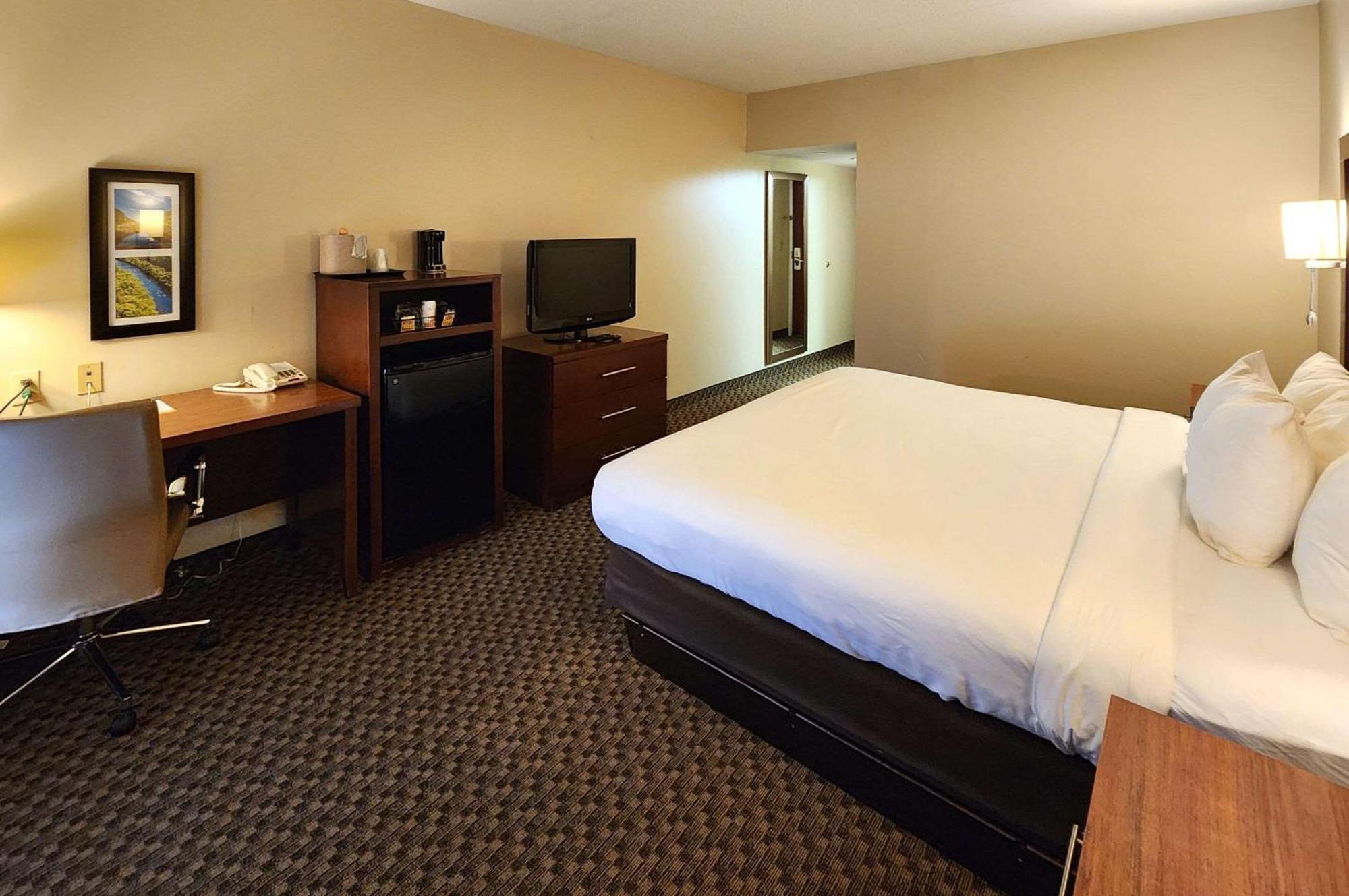 Comfort Inn & Suites Mount Pocono Exterior photo