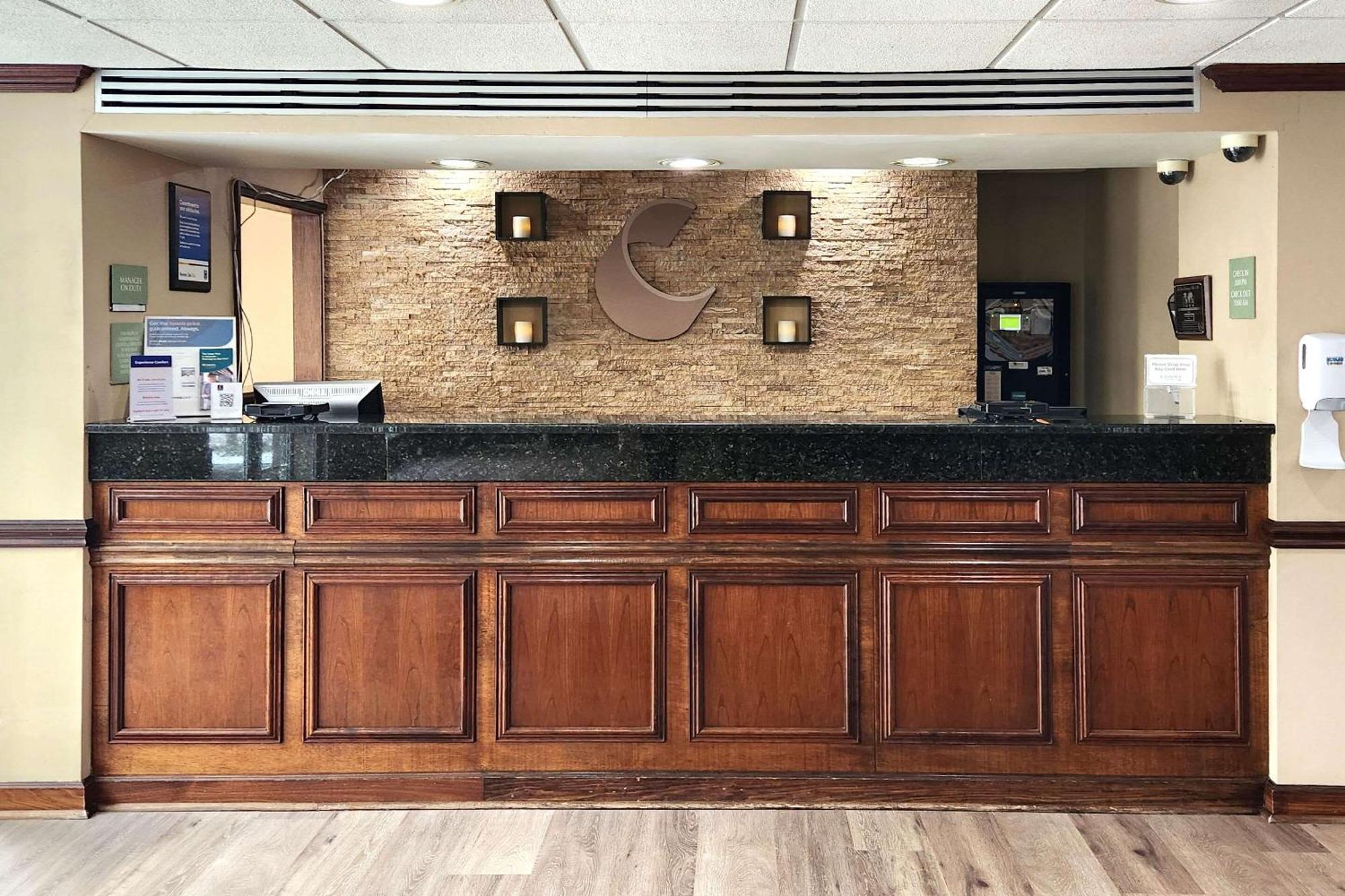 Comfort Inn & Suites Mount Pocono Exterior photo